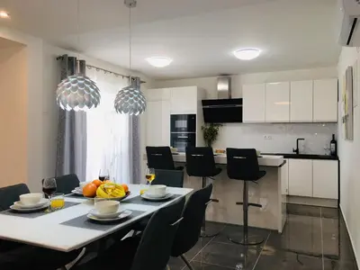 Kuhinja ili čajna kuhinja u objektu HOLIDAY HVAR lux