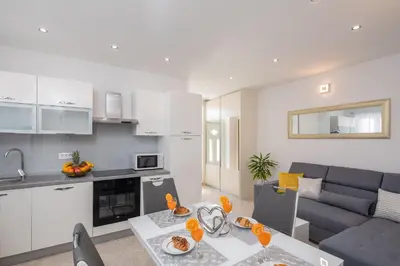 Kuhinja ili čajna kuhinja u objektu FBA Family Beach Apartments