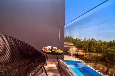 Bazen u objektu Villa Tela ili u blizini