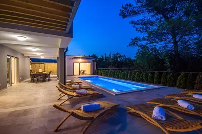 Bazen u objektu Villa Tela ili u blizini