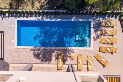 Bazen u objektu Villa Tela ili u blizini