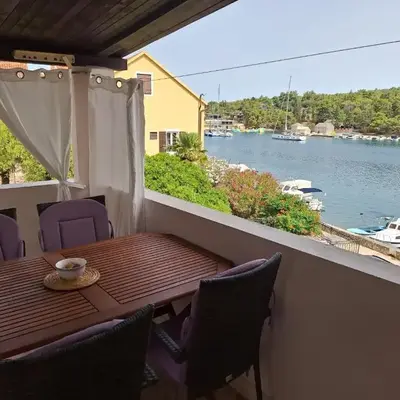 Two-bedroom apartment with sea view