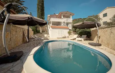 Bazen u objektu Stunning Home In Vrboska With Kitchen ili u blizini