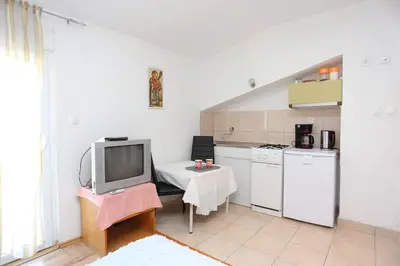 Kuhinja ili čajna kuhinja u objektu Studio Podstrana 17053b