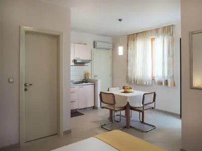 Kuhinja ili čajna kuhinja u objektu Apartments Lada