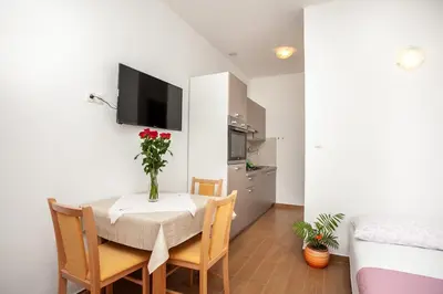 Kuhinja ili čajna kuhinja u objektu AP PUNTA next to sandy beach, apartment with garden