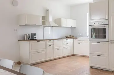 Kuhinja ili čajna kuhinja u objektu Hvaretta villas with private pools