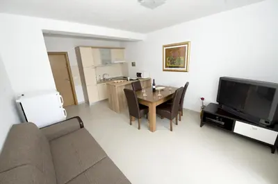 Kuhinja ili čajna kuhinja u objektu Apartments by the sea Promajna, Makarska - 17160