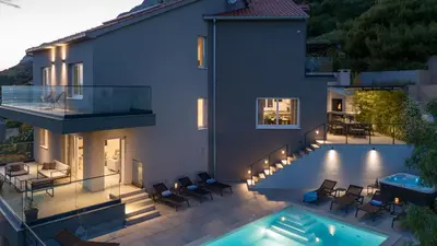 Bazen u objektu Villa Iponi ili u blizini