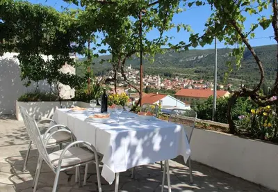 Pogled na planine ili pogled na planine iz apartmana