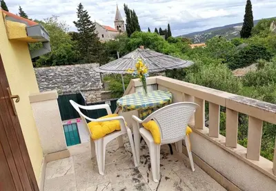 Pogled na planine ili pogled na planine iz vikendica