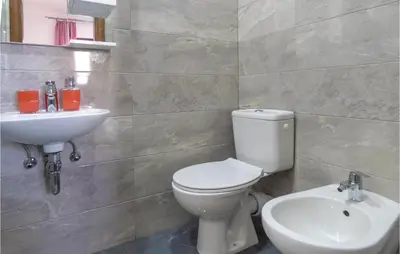 Kupaonica u objektu One-Bedroom Apartment In Jesenice