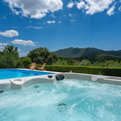 VILLA BEYBE with Jacuzzi
