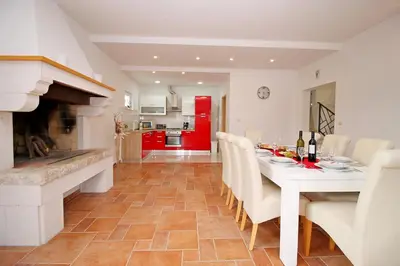 Kuhinja ili čajna kuhinja u objektu Villa Pasika with private 31m2 pool, summer kitchen with BBQ, 4 bedrooms