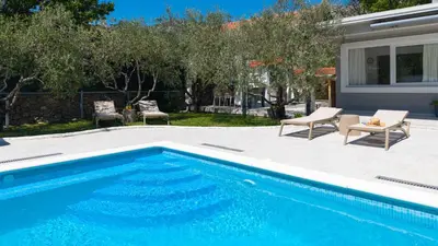 Bazen u objektu VILLA TUGARKA private pool, fitness, play-house, great for families, max 6 per. ili u blizini