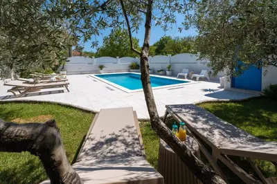 Bazen u objektu VILLA TUGARKA private pool, fitness, play-house, great for families, max 6 per. ili u blizini
