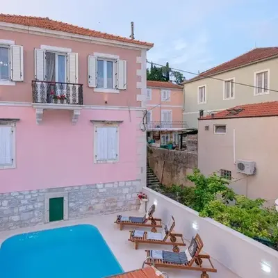 Seaside apartments with a swimming pool Jelsa