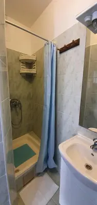 Kupaonica u objektu Apartments Jurić - 1 A studio apartment with a view