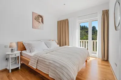 Krevet ili kreveti u jedinici u objektu Villa Ana with private 50m2 pool, 7 bedrooms, 7 bathrooms, 18 persons max