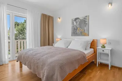 Krevet ili kreveti u jedinici u objektu Villa Ana with private 50m2 pool, 7 bedrooms, 7 bathrooms, 18 persons max
