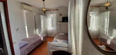 TV i/ili zabavni centar u objektu Apartments - 3 A beautiful apartment with a sea view