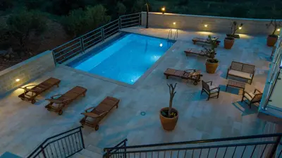 Bazen u objektu Villa Nikola - amazing sea view ili u blizini