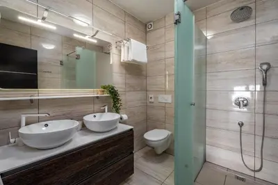 Kupaonica u objektu Villa Oslo - luxury place with sea views & heated pool, 300m far from sandy beach
