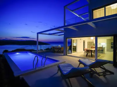 Bazen u objektu Holiday Home Jakša by Interhome ili u blizini