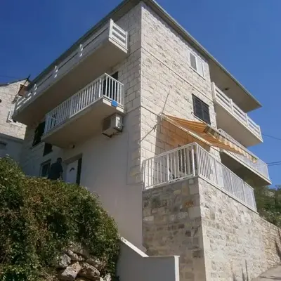 Apartments by the sea Povlja