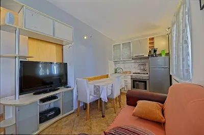Kuhinja ili čajna kuhinja u objektu Apartments Nela
