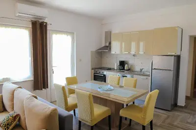 Kuhinja ili čajna kuhinja u objektu Apartment Neva