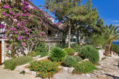 Vrt u objektu Apartments by the sea Cove Pokrivenik, Hvar - 5223