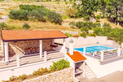 Bazen u objektu VILLA MASLINA, with private 32m2Pool, panoramic views on 100km coastline, 12 pax ili u blizini