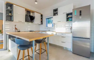 Kuhinja ili čajna kuhinja u objektu Three-Bedroom Holiday Home In Jesenice