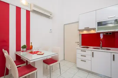 Kuhinja ili čajna kuhinja u objektu Apartmani Kaštelančić