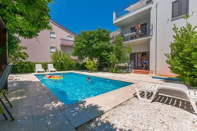 Bazen u objektu Apartments Ljiljana ili u blizini
