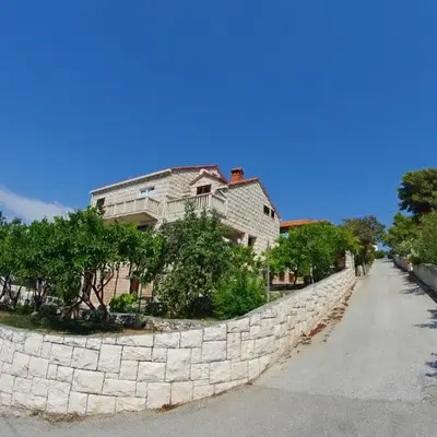 Large and charming apartment near beach with big & sunny terrace