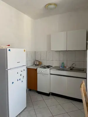 Kuhinja ili čajna kuhinja u objektu Apartmani Palma Matija Baska Voda