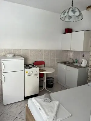 Kuhinja ili čajna kuhinja u objektu Apartmani Palma Matija Baska Voda