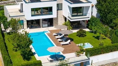 Bazen u objektu Villa Agava with heated pool, Jacuzzi, sauna, gym, 4 en-suite bedrooms ili u blizini