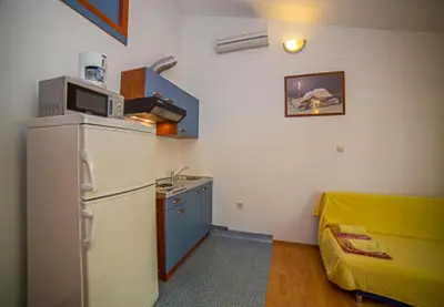 Kuhinja ili čajna kuhinja u objektu Apartments Saga 2