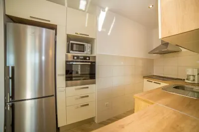 Kuhinja ili čajna kuhinja u objektu Apartments Saga 2