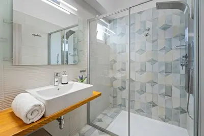 Kupaonica u objektu Villa Belina: 4 ensuite bedrooms, game room, heated pool, sauna & gym