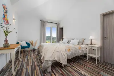 Krevet ili kreveti u jedinici u objektu Villa Belina: 4 ensuite bedrooms, game room, heated pool, sauna & gym