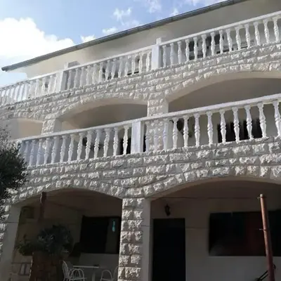 Apartments with parking space Ivan Dolac