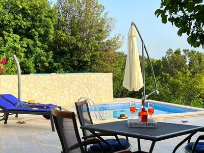 Bazen u objektu Holiday home Giran ili u blizini