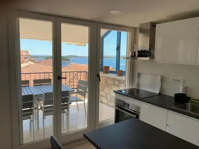 Kuhinja ili čajna kuhinja u objektu Penthouse in old Dalmatian house - Flybridge