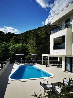 Bazen u objektu Villa La Vita ili u blizini