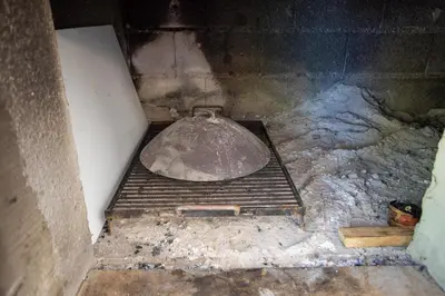 Oprema za roštilj dostupna gostima vikendica