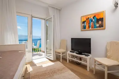 TV i/ili zabavni centar u objektu Caleta Seaview Suites - Pool & Jacuzzi